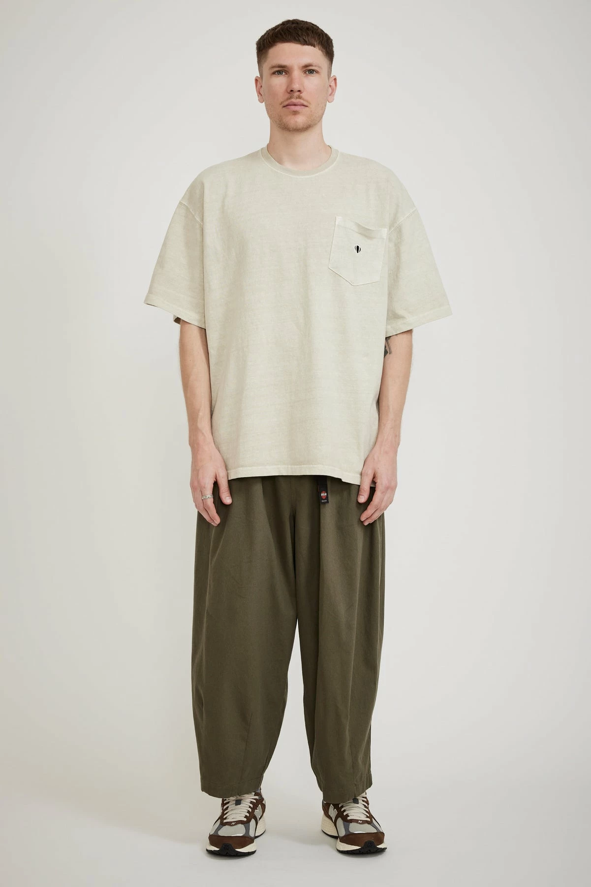 Pigment Wappen Pocket Half Tee Beige - Image 2