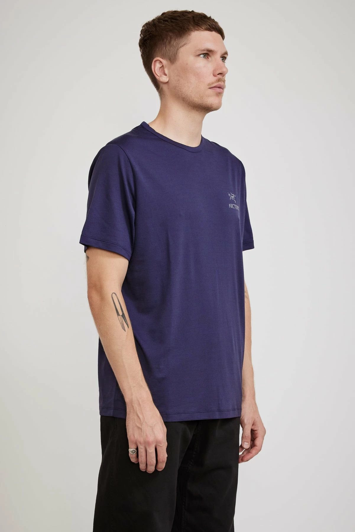 Arc'Logo Emblem SS Wool Men's T Shirt Black Sapphire - Image 3