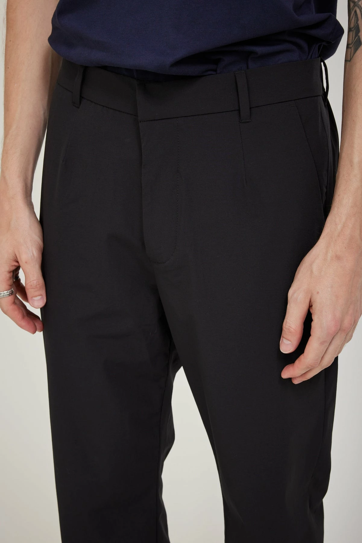 Aaren Travel Light Pants Black - Image 5