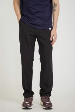 Aaren Travel Light Pants Black