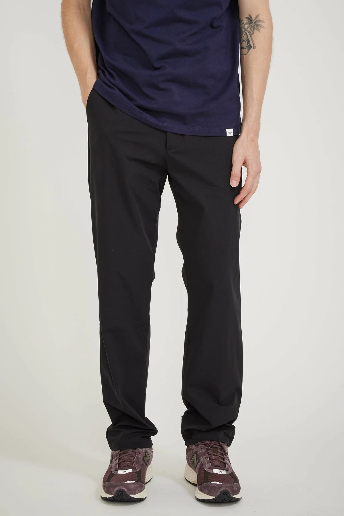 Aaren Travel Light Pants Black