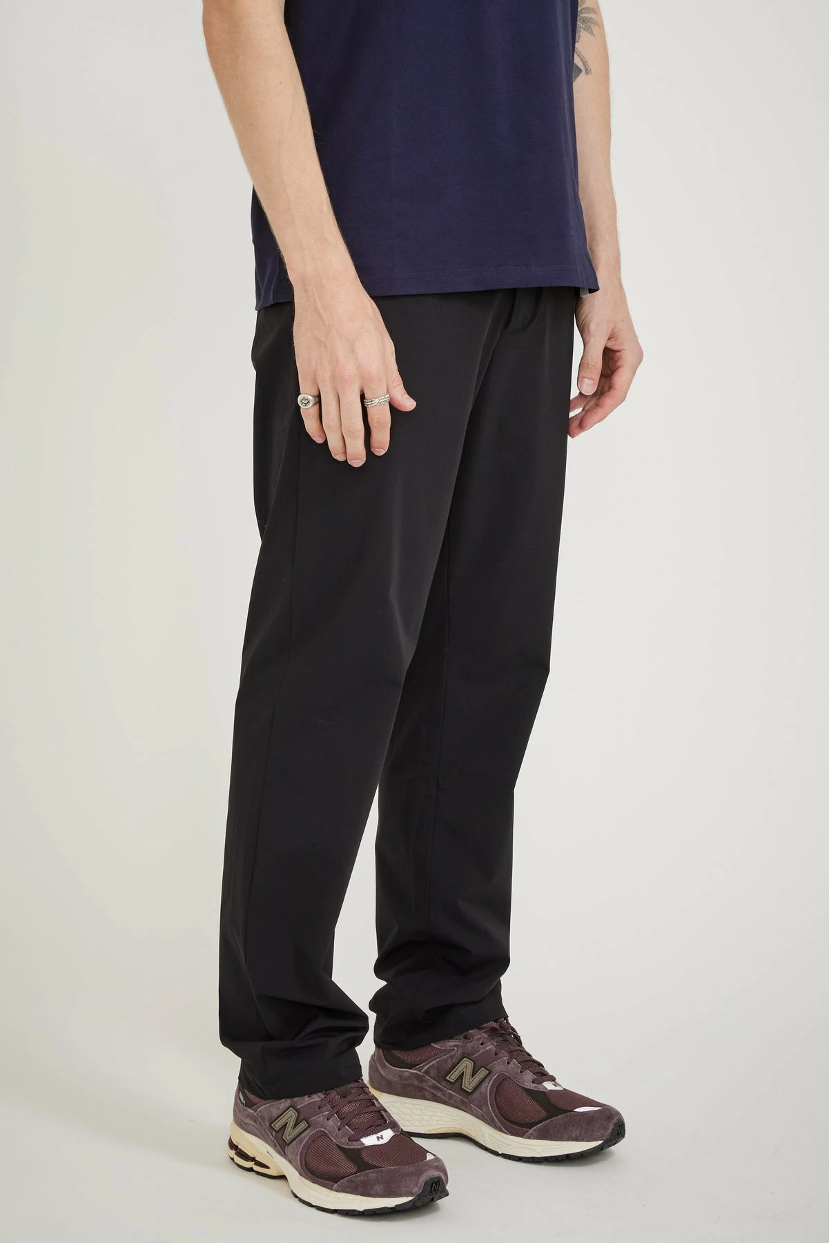 Aaren Travel Light Pants Black - Image 3