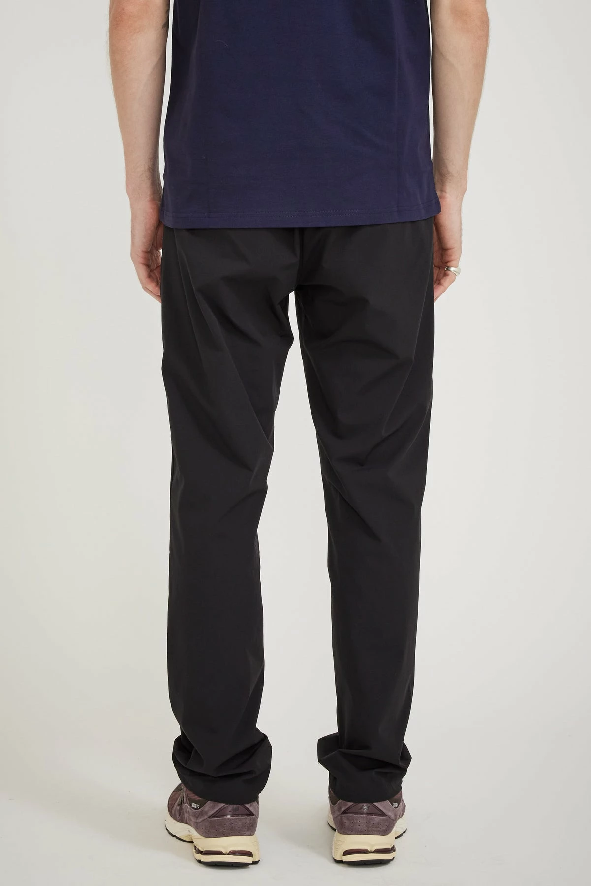 Aaren Travel Light Pants Black - Image 4